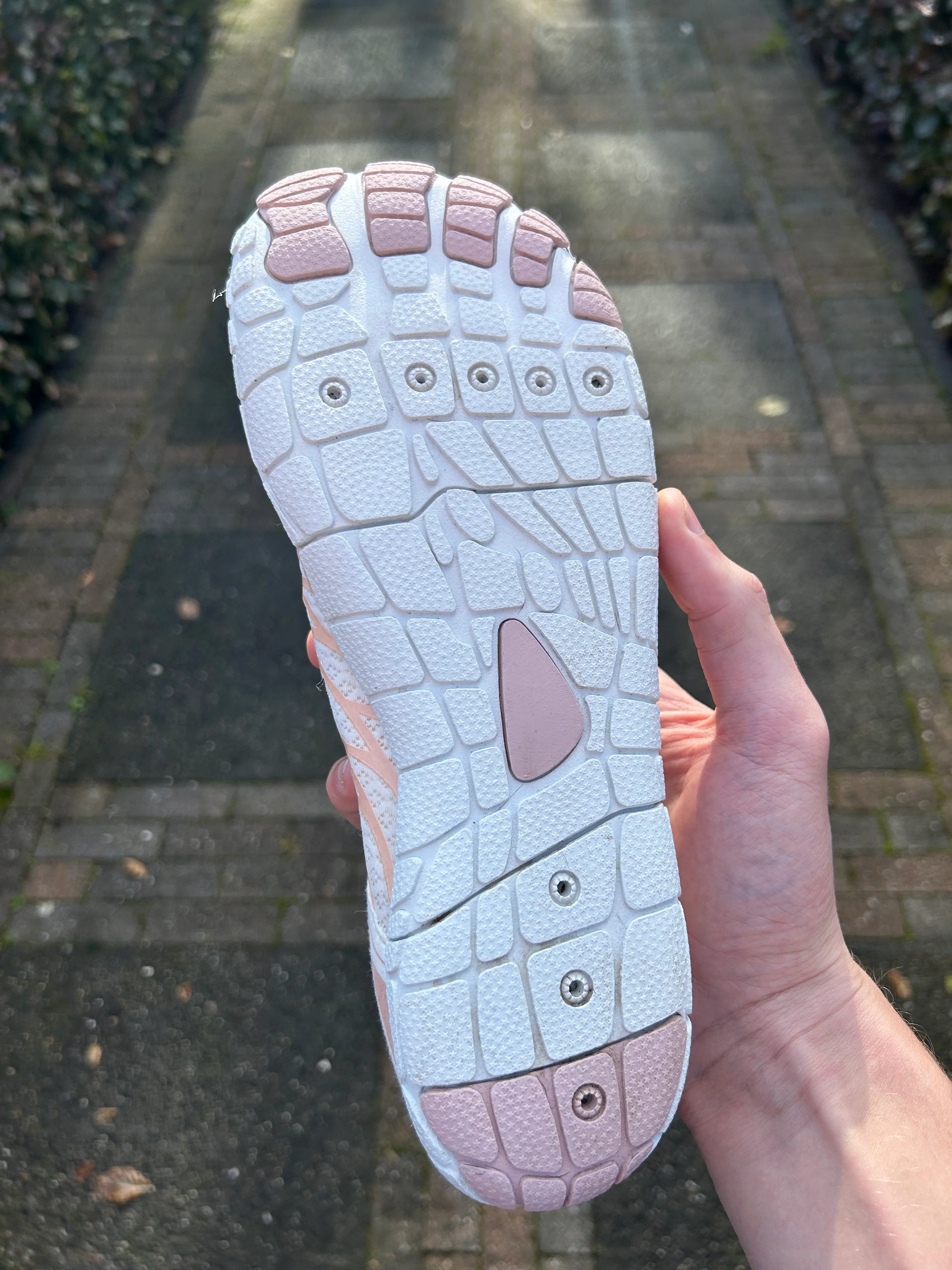 ⏰Rápido! Use estes sapatos descalços que deixam os seus pés confortáveis! 👟Sem necessidade de atar os atacadores, ortopédicos - melhore os seus pés🦶, alivie a dor e dê passos saudáveis. Respiráveis e antiderrapantes👍, ☀️Indispensáveis no verão!