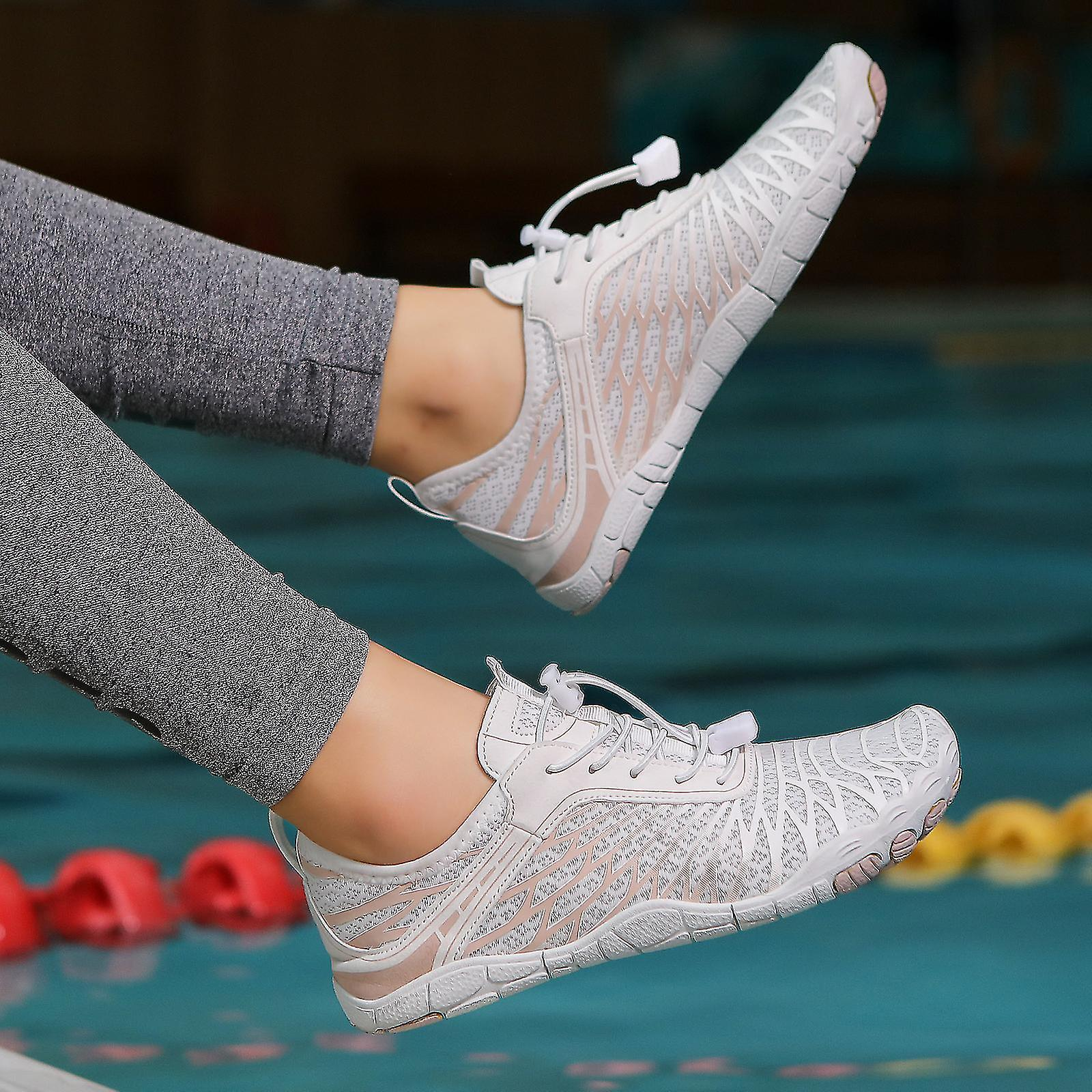 ⏰Rápido! Use estes sapatos descalços que deixam os seus pés confortáveis! 👟Sem necessidade de atar os atacadores, ortopédicos - melhore os seus pés🦶, alivie a dor e dê passos saudáveis. Respiráveis e antiderrapantes👍, ☀️Indispensáveis no verão!